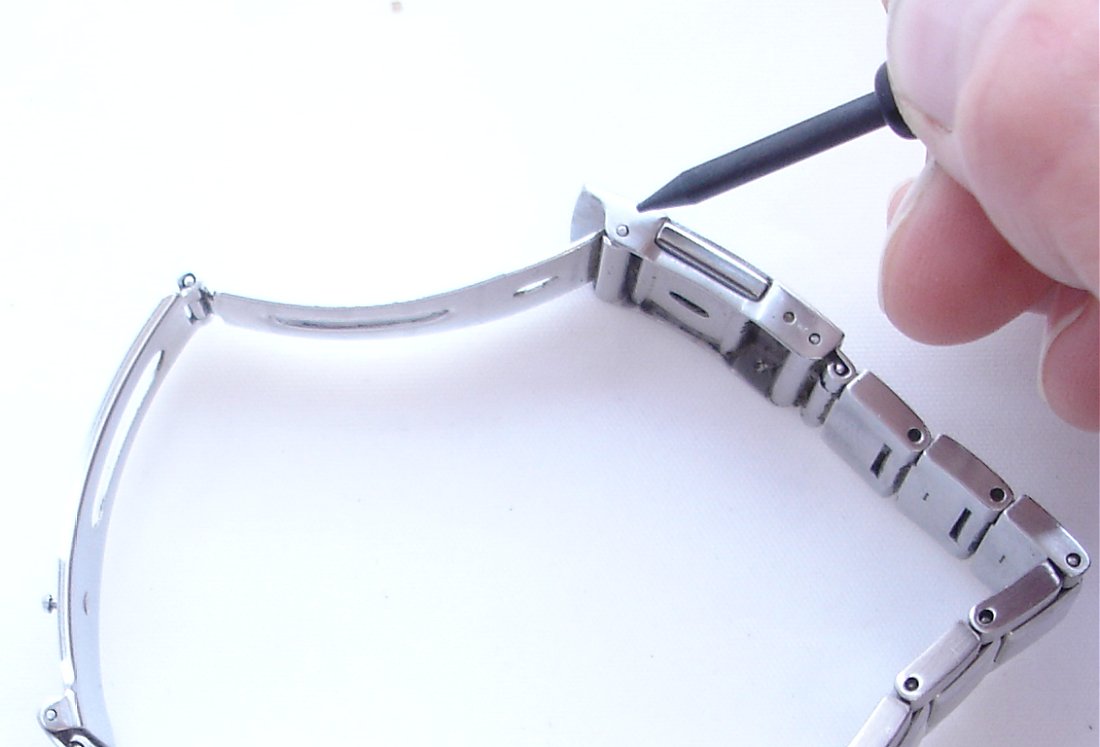 Kalksten kommando milits How to adjust your metal Casio watch bracelet - Watch Battery (UK) Ltd